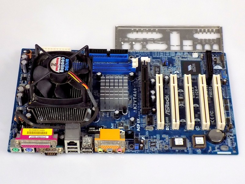 Motherboard CPU Retro Bundle: ASRock K7VT4A+ / AMD Sempron 2600+ (1C/1T) 1.6Ghz 1A