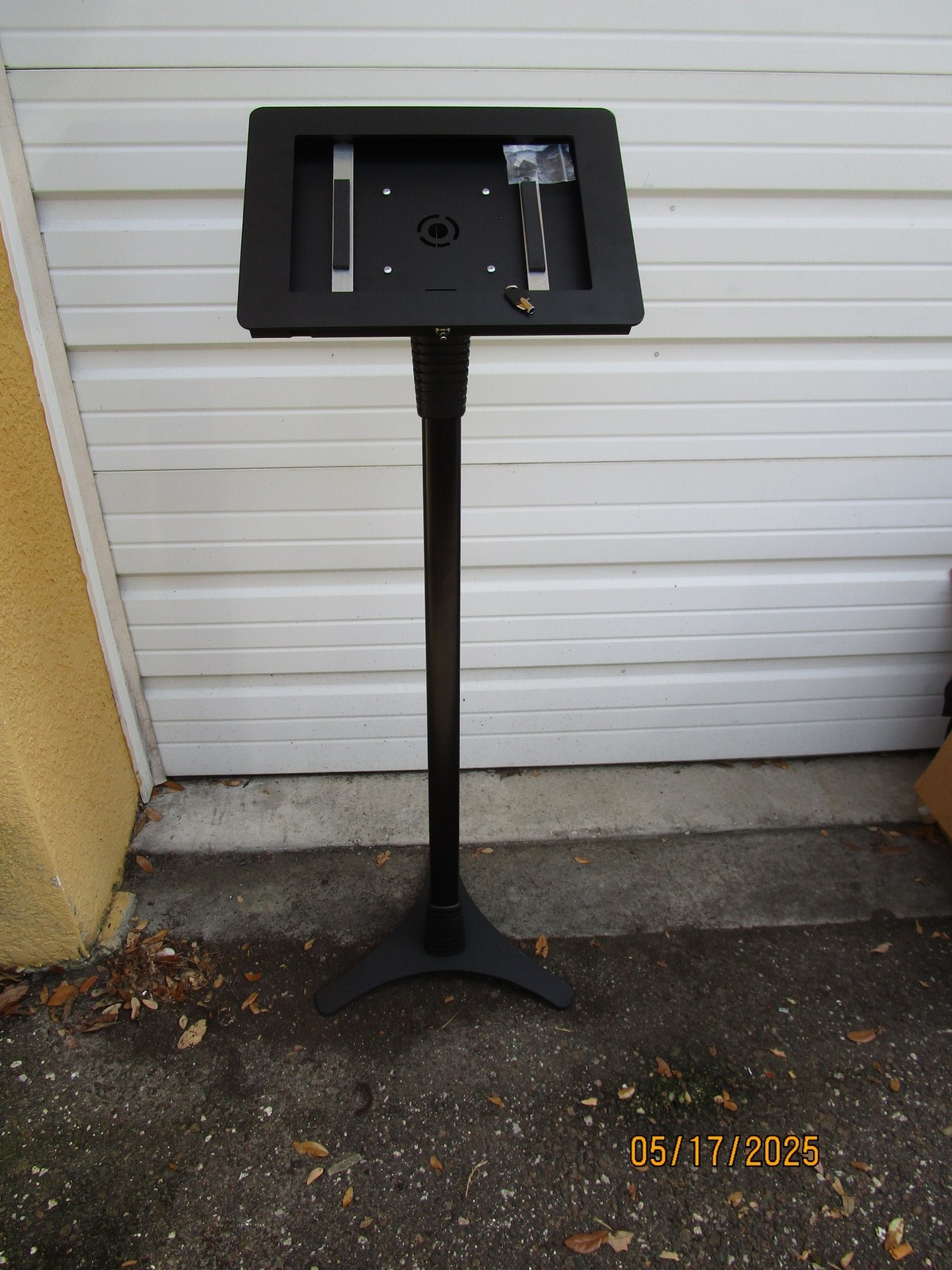 Maclocks Adjustable IPad Security Stand