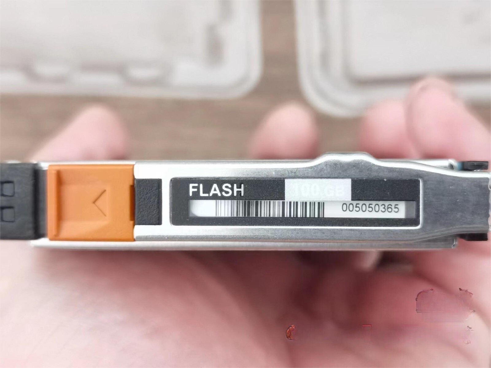 EMC 005049621 005050187 005050367 005050365 100G SAS 2.5" SSD hard drive