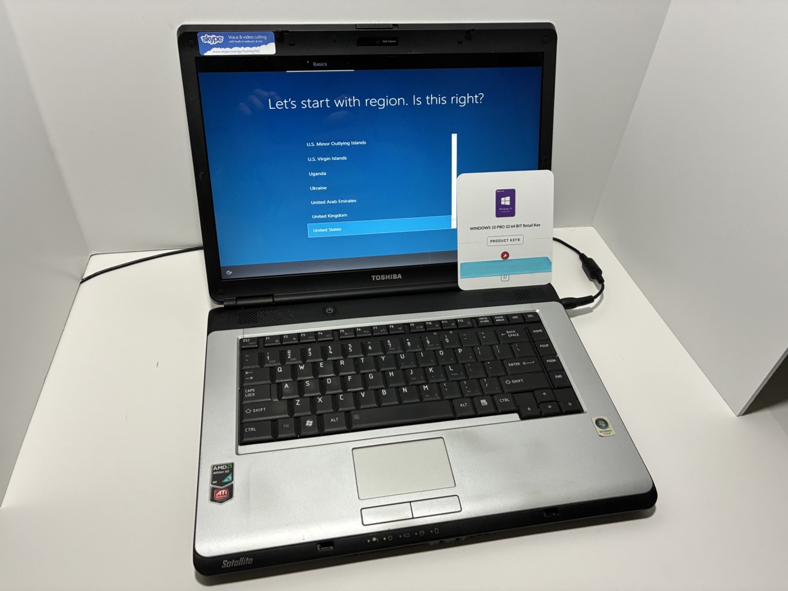 Toshiba Satellite L305D-S5928 15.4" Laptop Windows 10 Pro Charger