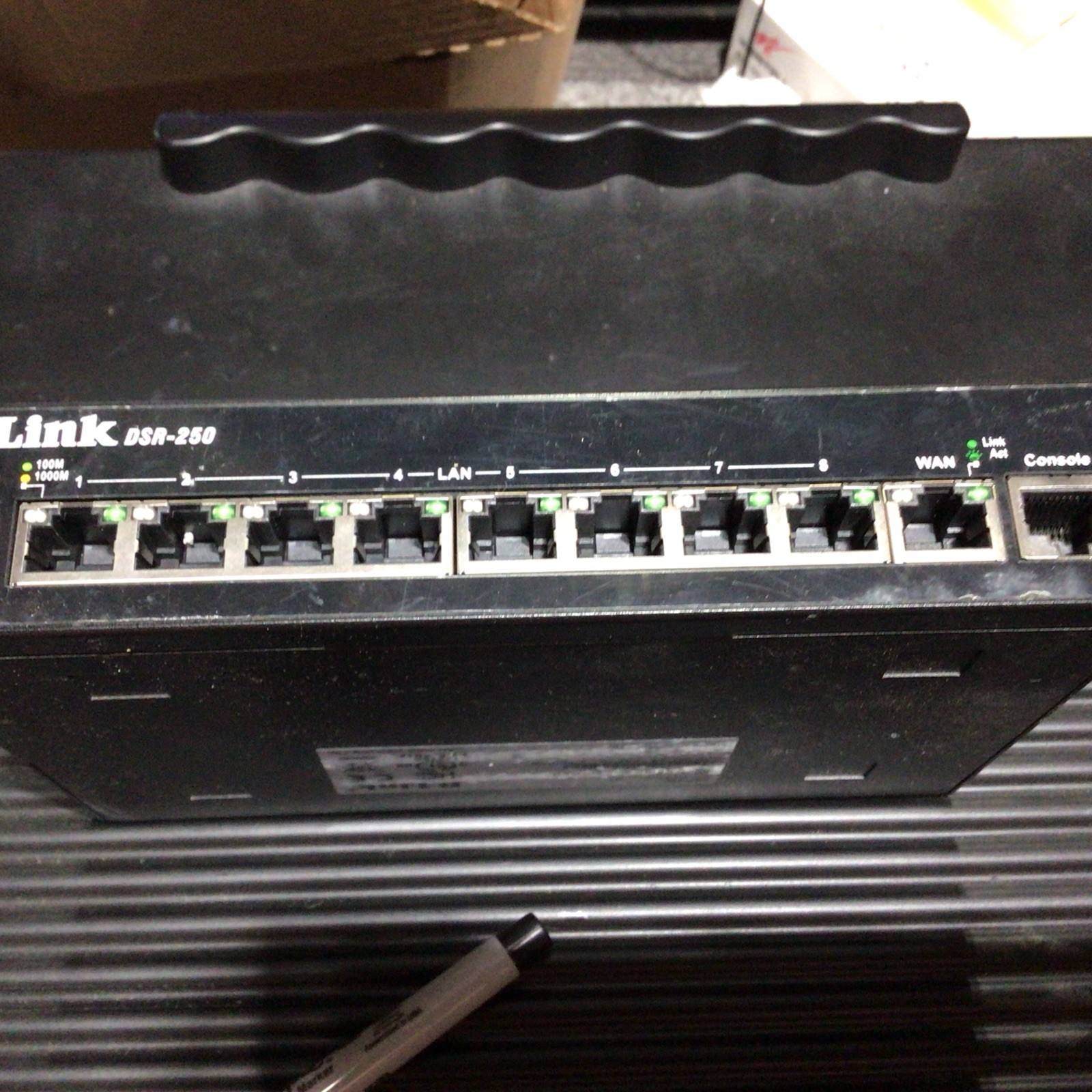 D-Link DSR-250 VPN Router 8 Port Gigabit with Power Source Network