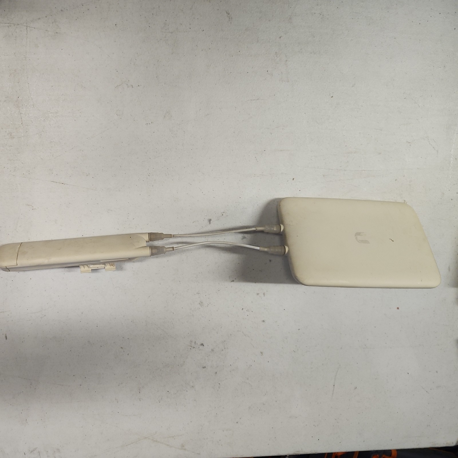 Ubiquiti UAP-AC-M-US UniFi AC Mesh Access Point With Uma-d external Flat Antenna