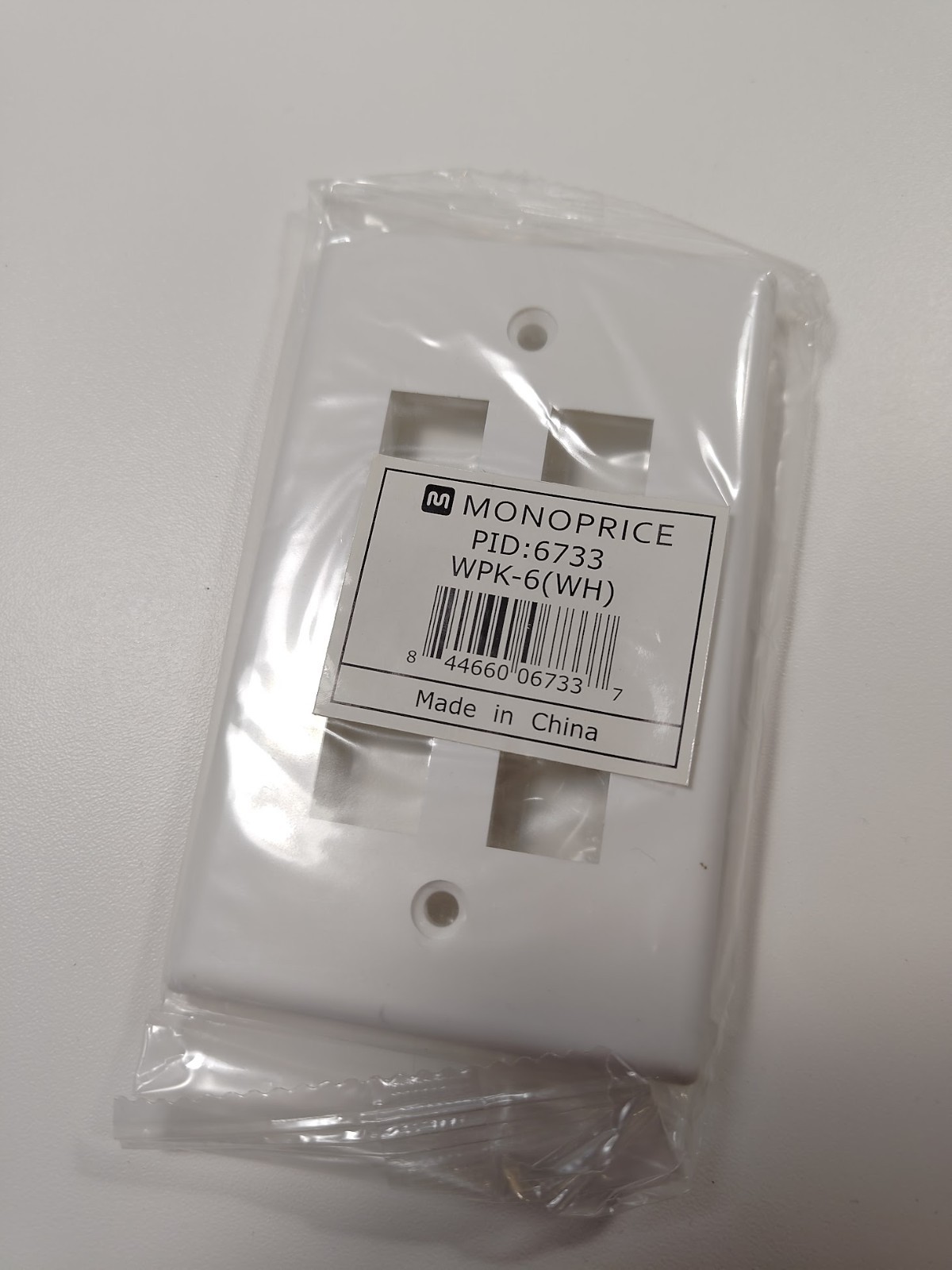 Monoprice 6733 Wall Plate Blank 6 Hole White 14J398 Electrical Cover