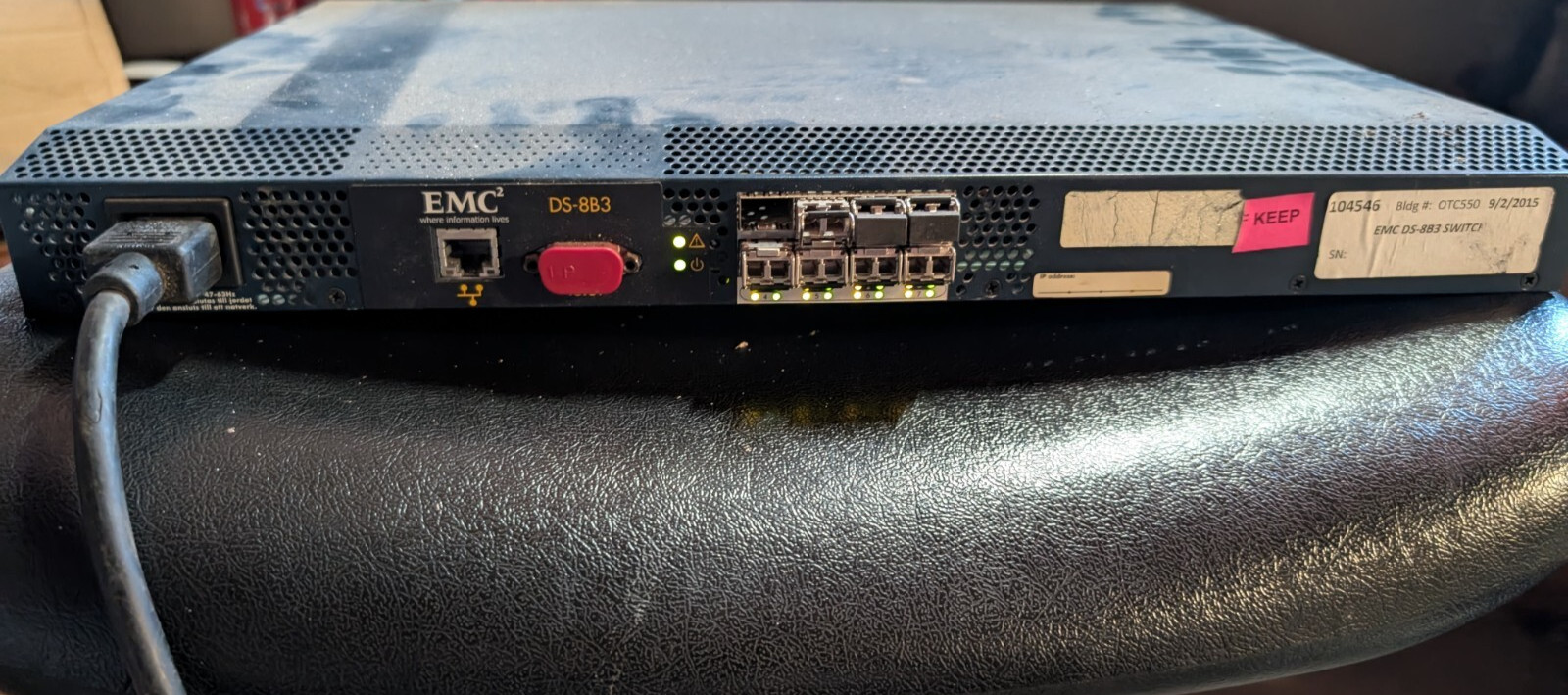 EMC Brocade Silkworm DS-8B3 8 port 2Gb Fibre Channel Switch  100-560-145