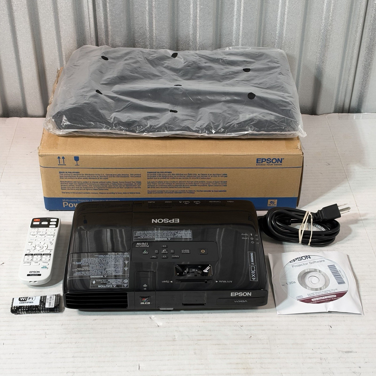 Epson PowerLite 1761W WXGA 3LCD LCD Projector H478A w/ Remote Carrying Case