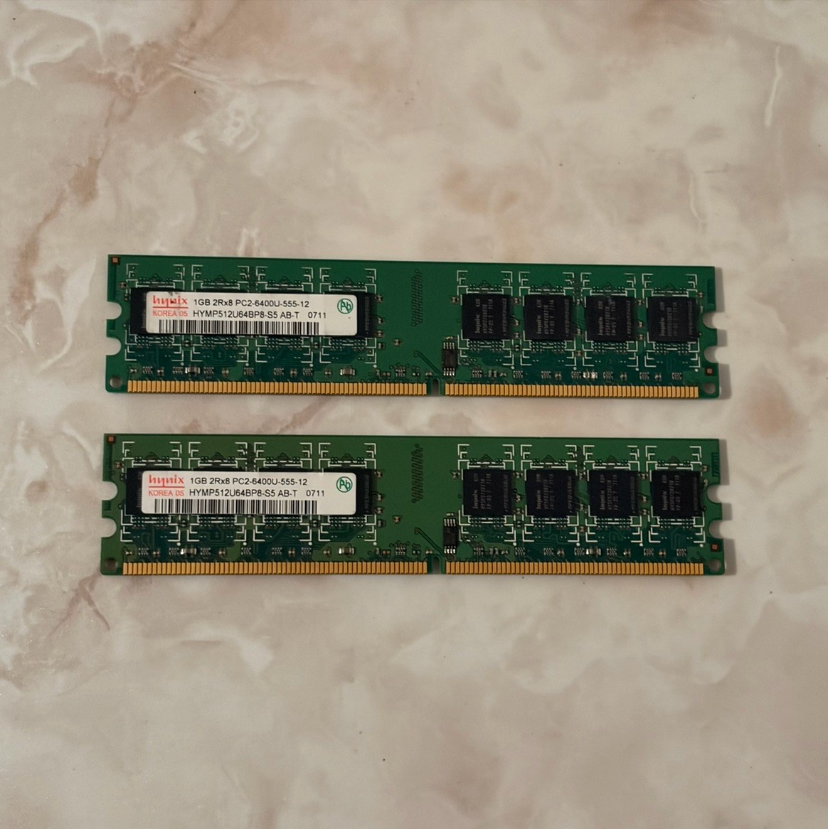 Hynix 2GB (2x1GB) PC2-6400U DDR2 800MHz 240-Pin Desktop Memory RAM HYMP512U64BP8