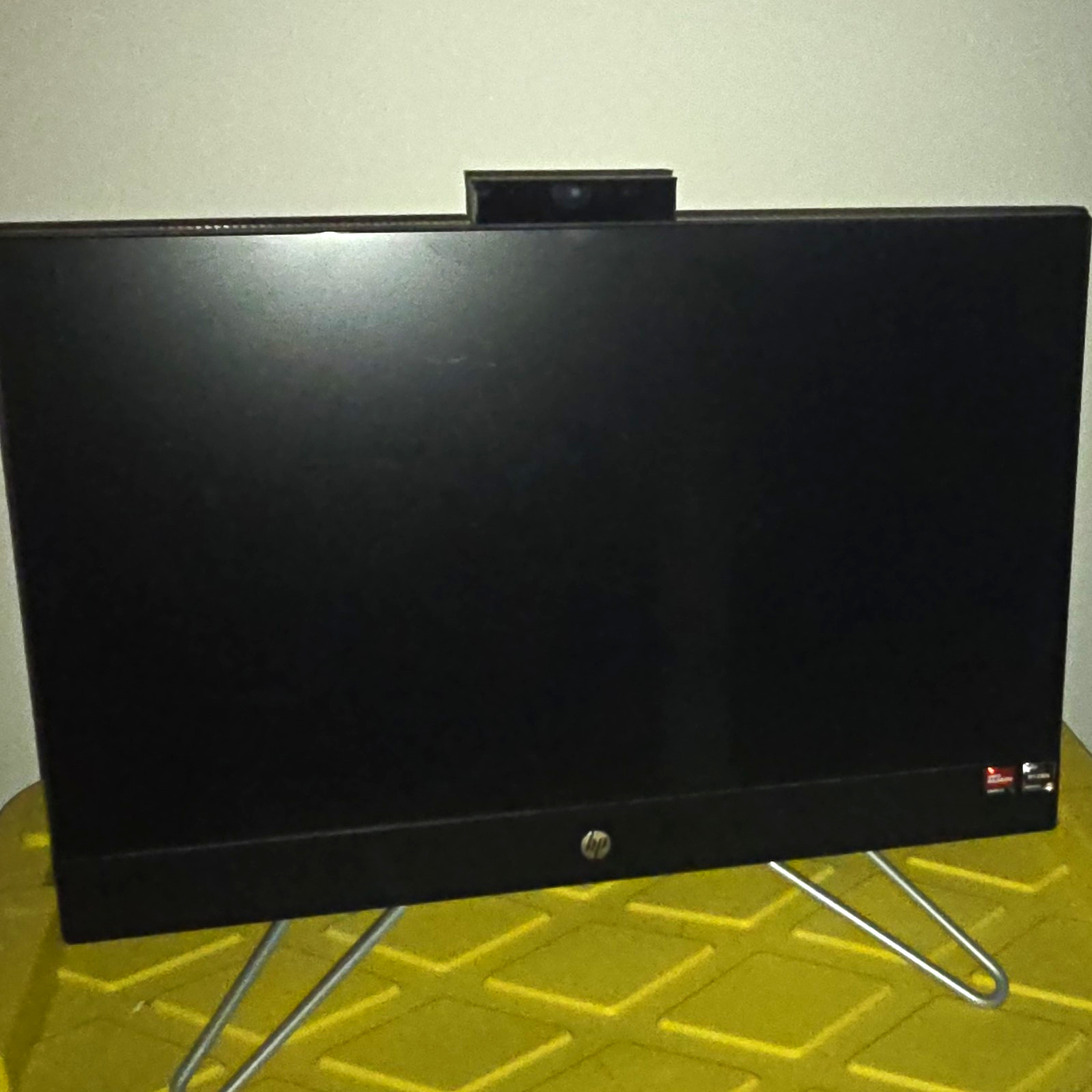 HP 24-cb0146z 23.8in All-in-One Ryzen 5 Radeon Black w/ Camera Mic