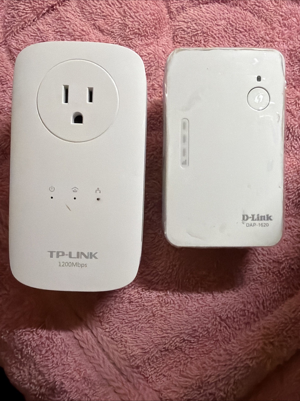 TP-Link AV1200 3-Port Gigabit Passthrough Powerline Adapter/D-link Dap-1620