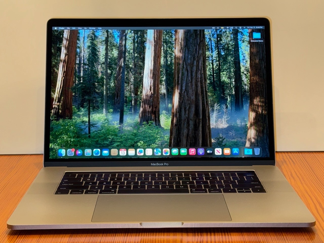Apple MacBook Pro 15" Quad Core Retina Laptop • TouchBar • OS 2024 • 32 GB RAM