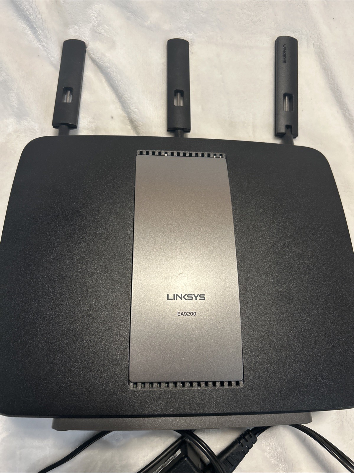 Linksys router EA9200 with power cord