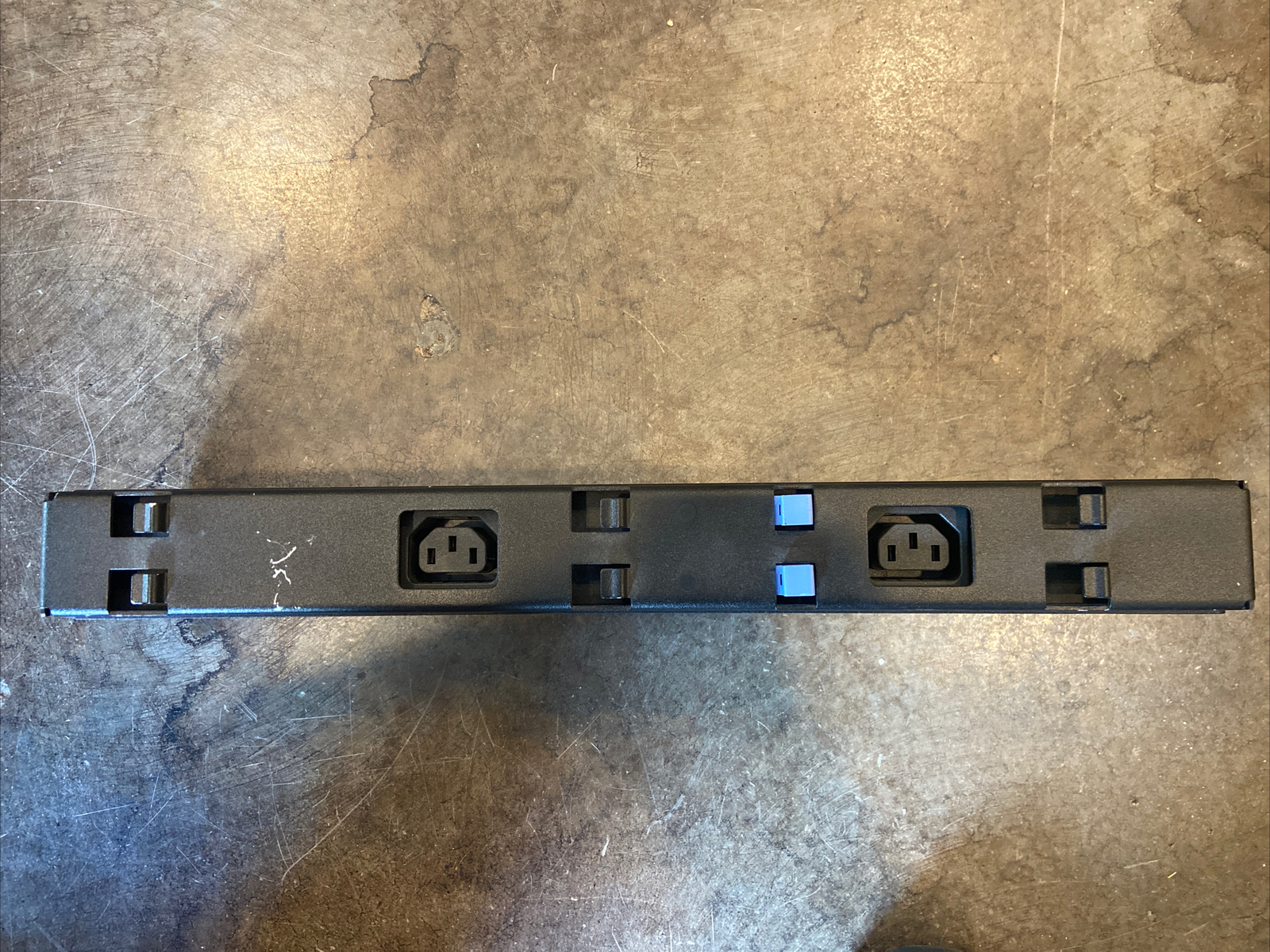 Dell AP6020 PDU 13x C13 Outlets 100-120VAC 1Ø 16/20A 1T890