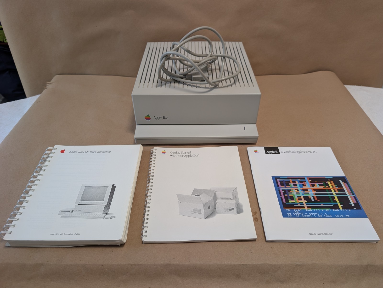 🚨 Vintage Apple IIGS Computer A2S6000 w/ Power Cord & Box