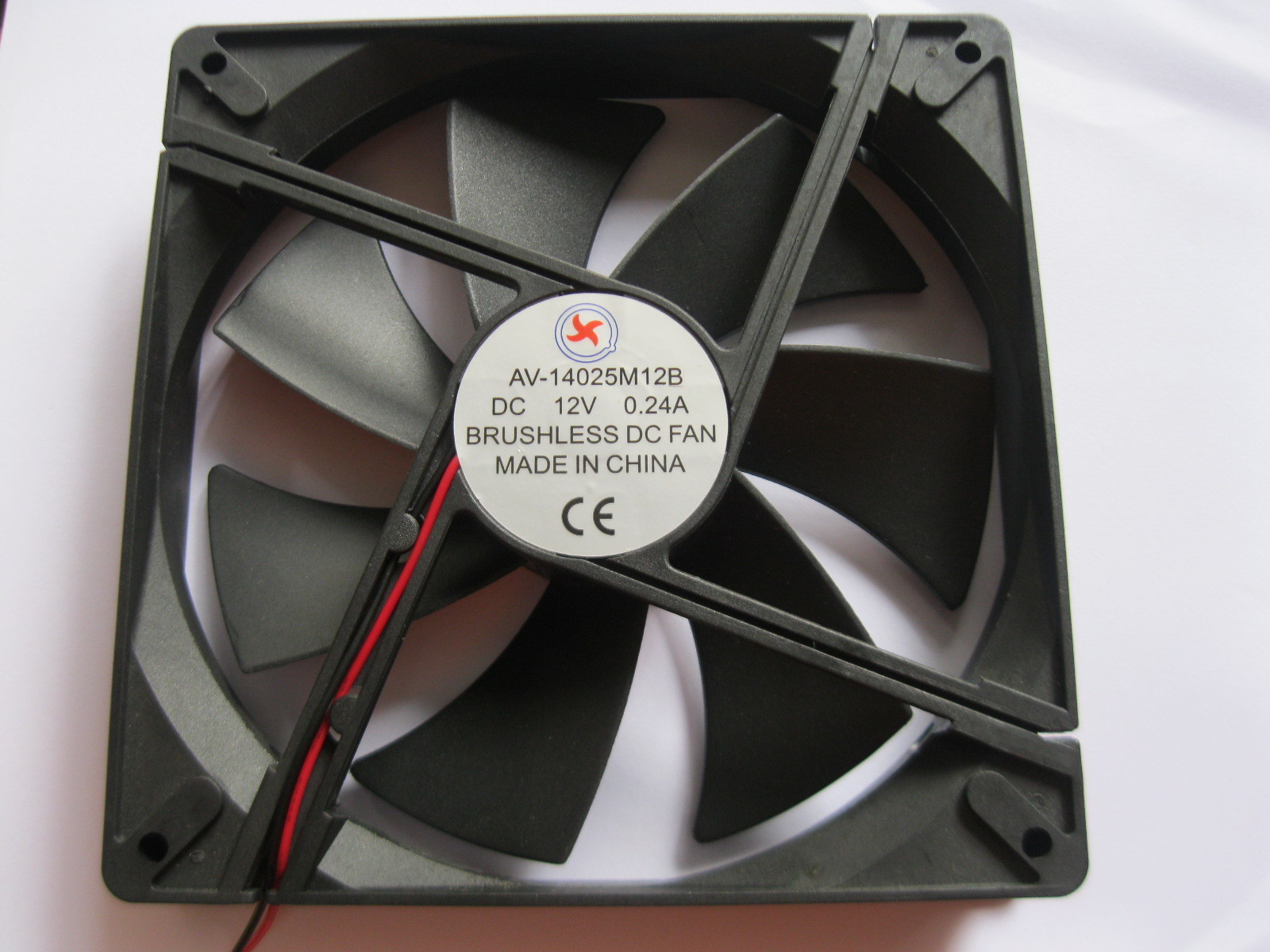 1 pcs Brushless DC Cooling 7 Blade Fan 14025B 12V 140x140x25mm 2pin Ball Bearing