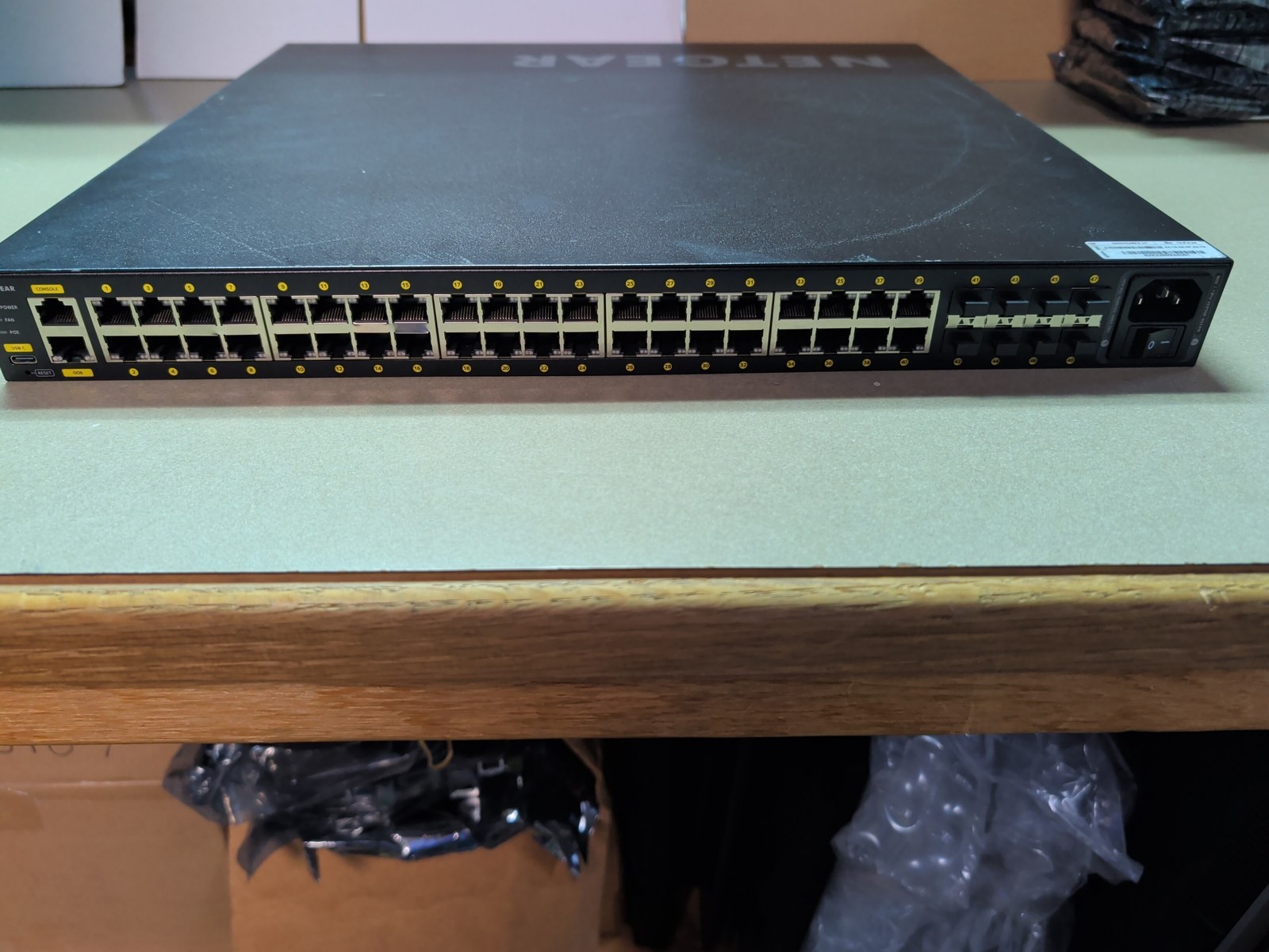 NETGEAR M4250-40G8XF-PoE+ GSM4248PX 40-Port Gigabit PoE+ 960W Managed Switch