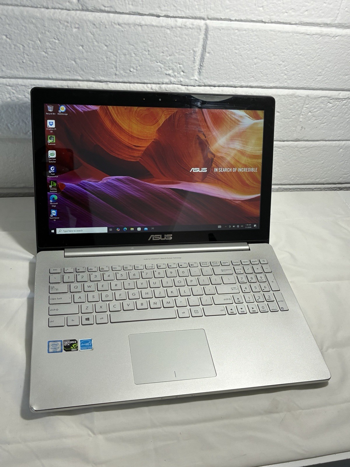 Asus Zenbook UX501V I7-6700HQ 16GB 512GB Win10 W/ AC Adapter