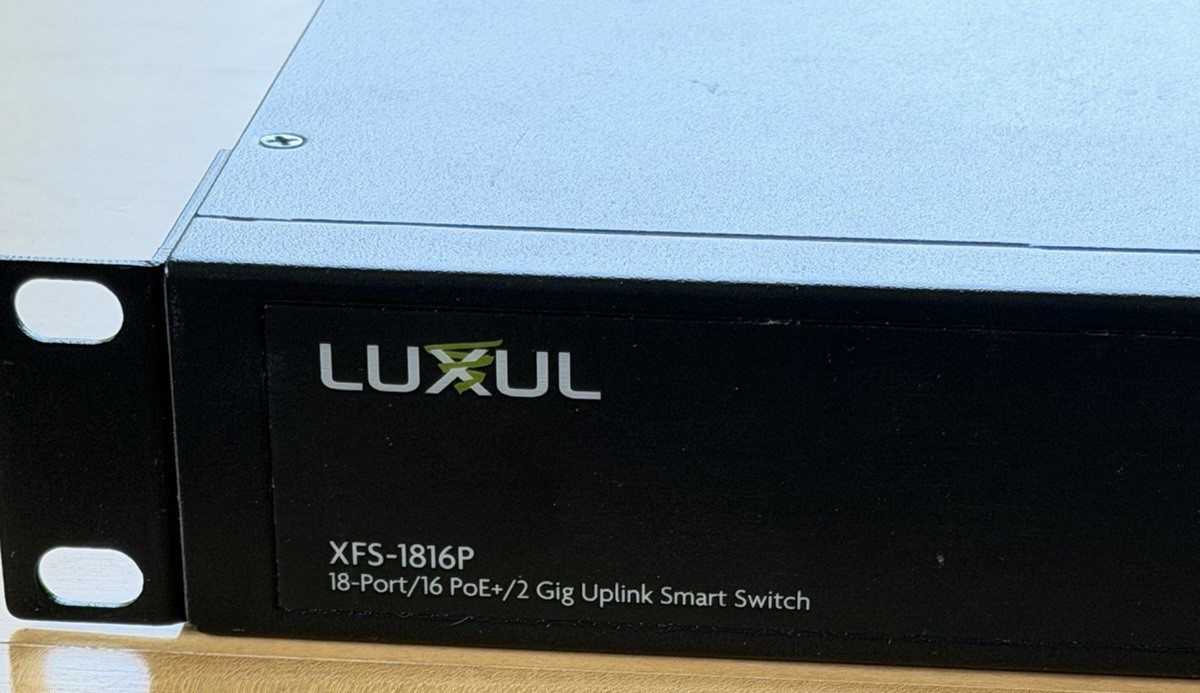 Luxul XFS-1816P Network Uplink Smart Switch 18-Port 16 PoE+ 2 Gig