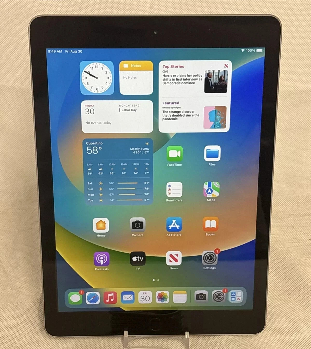 Apple iPad 5th Gen. 9.7" 128GB, Wi-Fi +Cellular (Unlocked)-Space Gray *Very Good