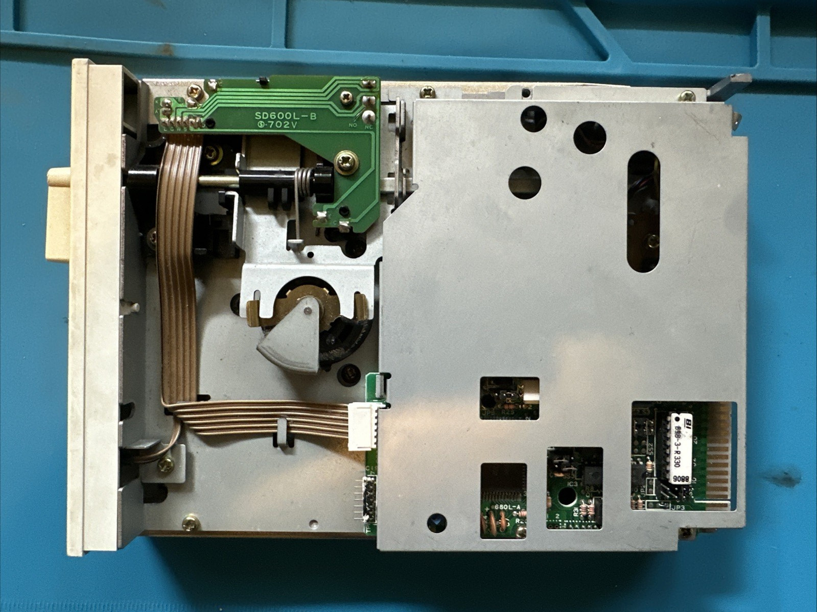 *BROKEN* Epson SD-600 1.2MB 5.25″ Internal Floppy Drive SD680L637 White Ceramic