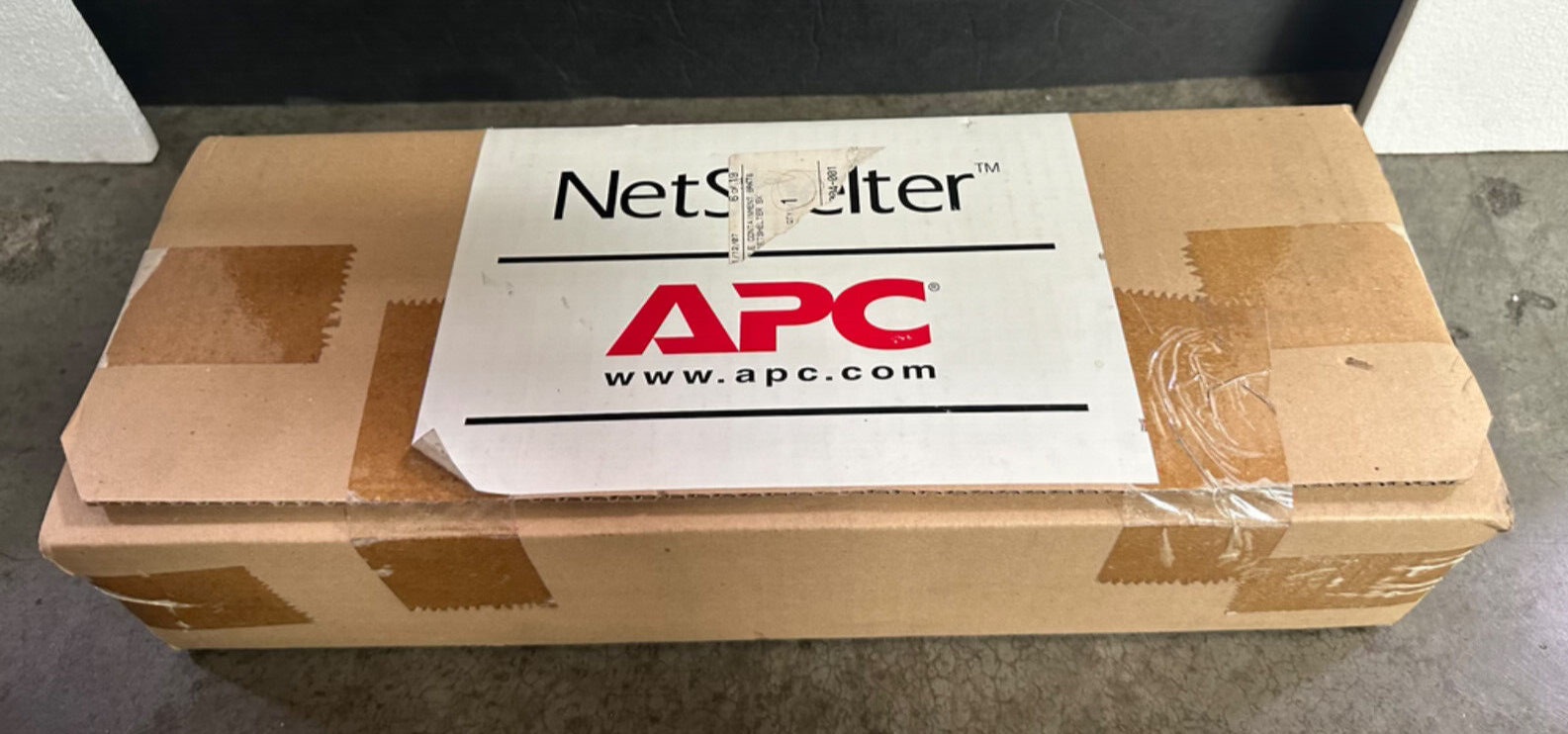 New APC NetShelter Cable Management AR7702, Vertical Cable Containment Brackets