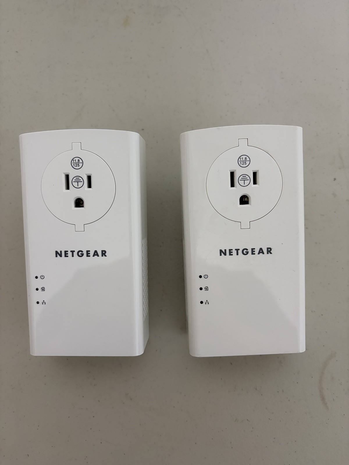 NETGEAR Powerline 2000 PLP2000 2-Pack Extra Outlet 2 Port Gigabit Tested Working