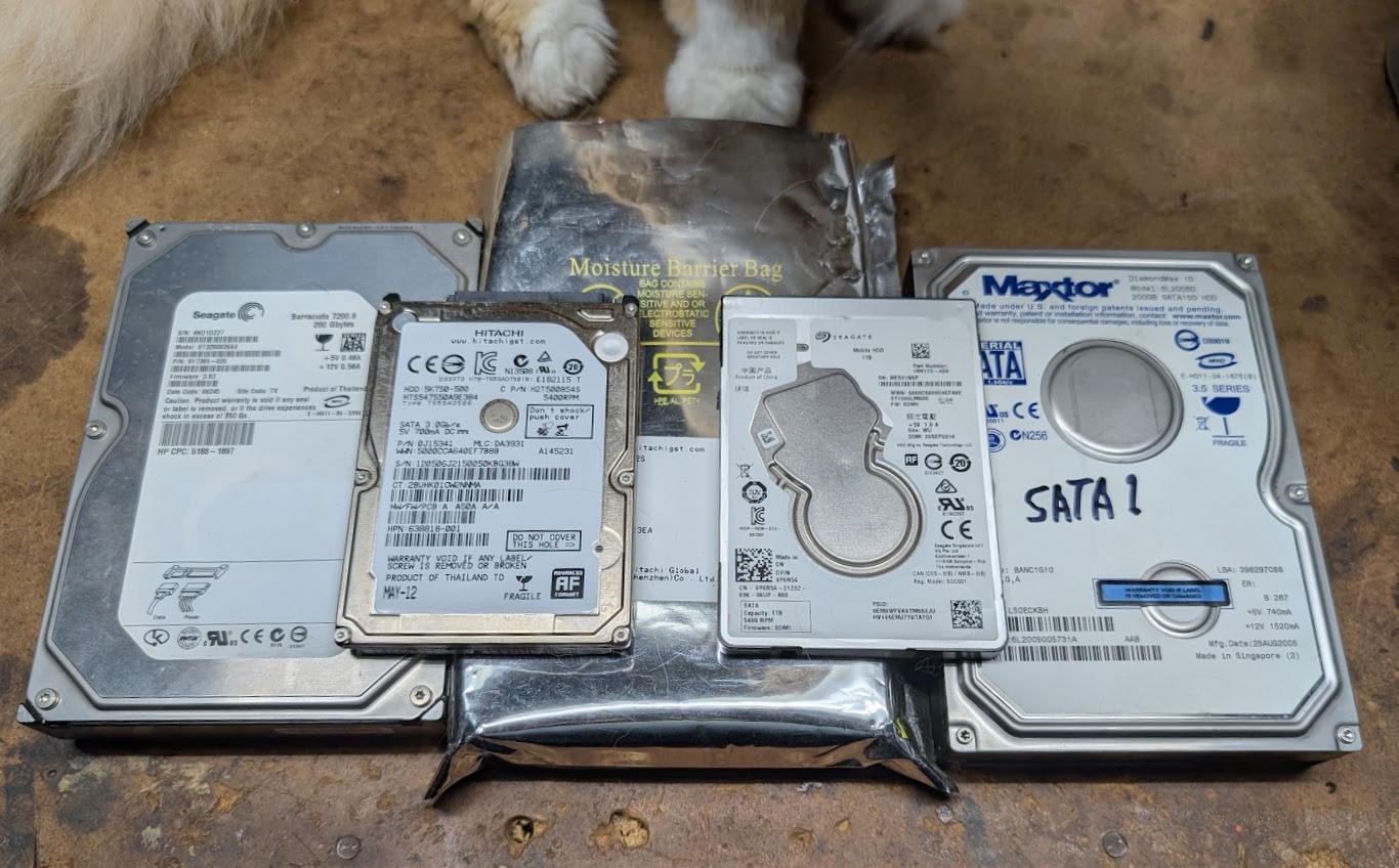 HDD LOT 5 Drives - SEAGATE 1TB 2.5" HITACHI 500GB 2.5" Maxtor 200GB Samsung 320G