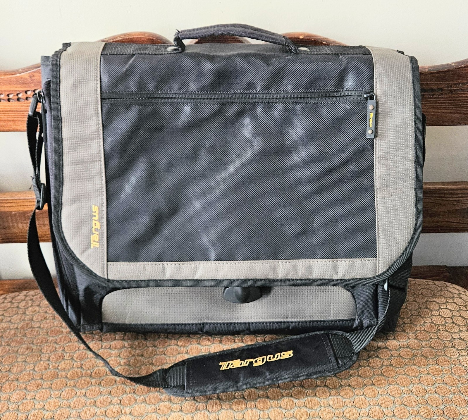 CityGear 17" Targus Laptop Notebook Messenger Bag Computer Travel Work Student 