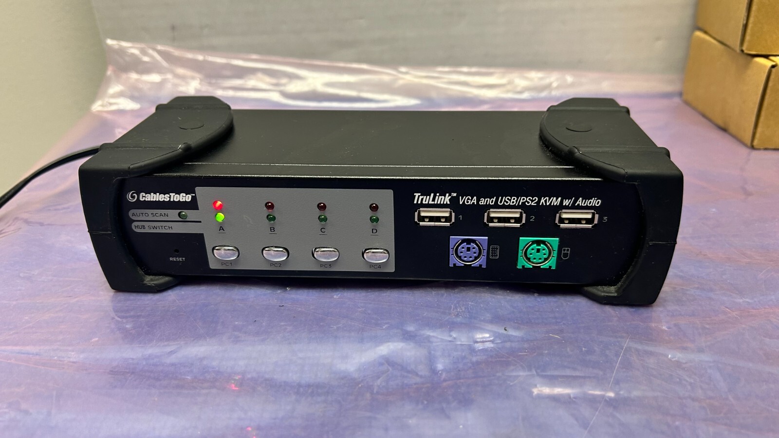 CablesToGo TruLink 35566 KVM Switch, 4-Port VGA & USB 2.0/PS2 w/ Audio
