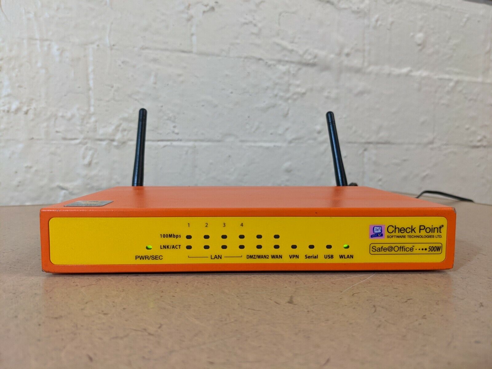 CHECKPOINT Safe Office 500W SBXW-166CHGE-6 Security Router + Power Supply