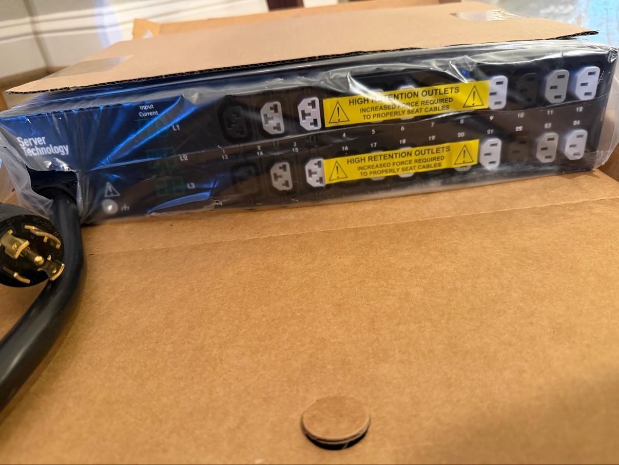 Server Technology C2S24SP-YCLN5D6 PRO2 Switched PDU 24 Outlet 208V 30A L21-30P