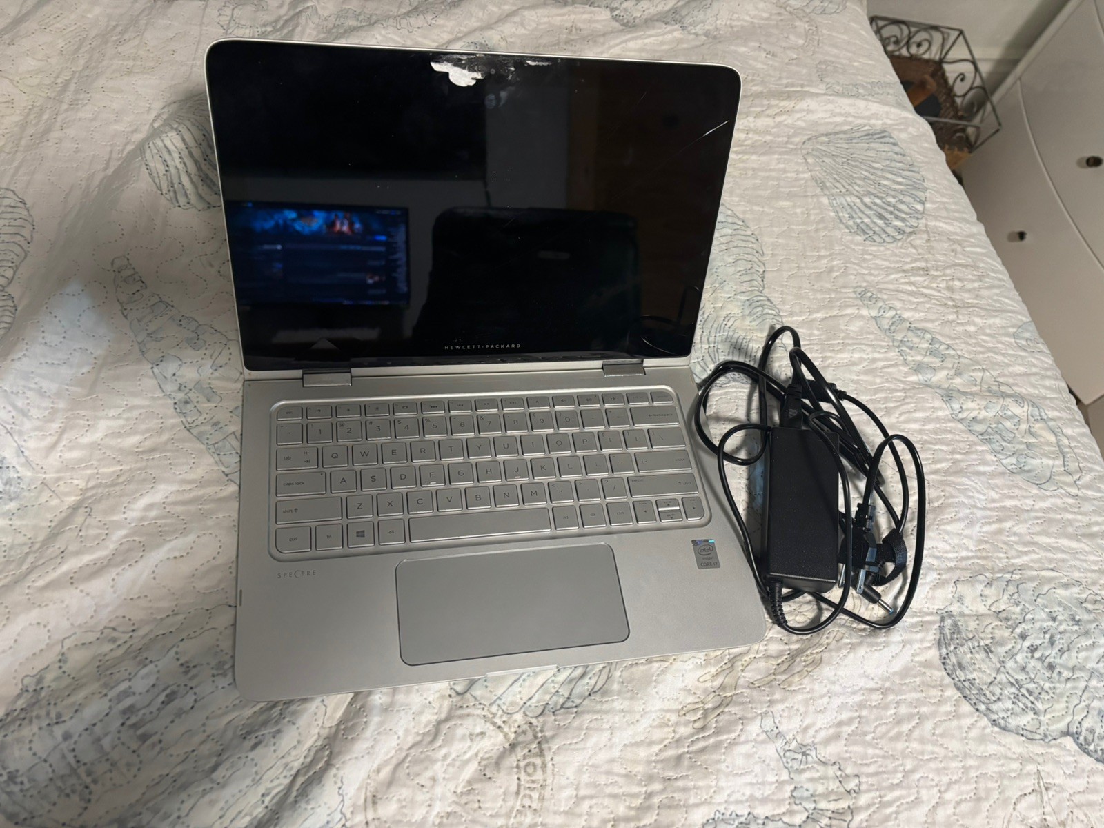 HP Spectre x360 13-4003dx i7 - READ - NEW BATTERY & CHARGER - NO SSD, CRACK SCRN