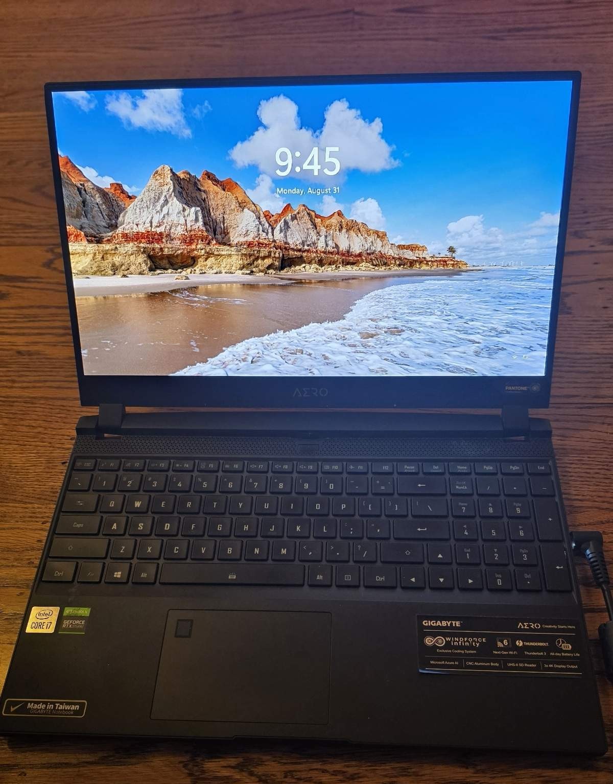 GIGABYTE AERO 15 OLED 1TB SSD, Intel i7-10870H, 2.2-5.0Ghz 32GB RAM, RTX 3070