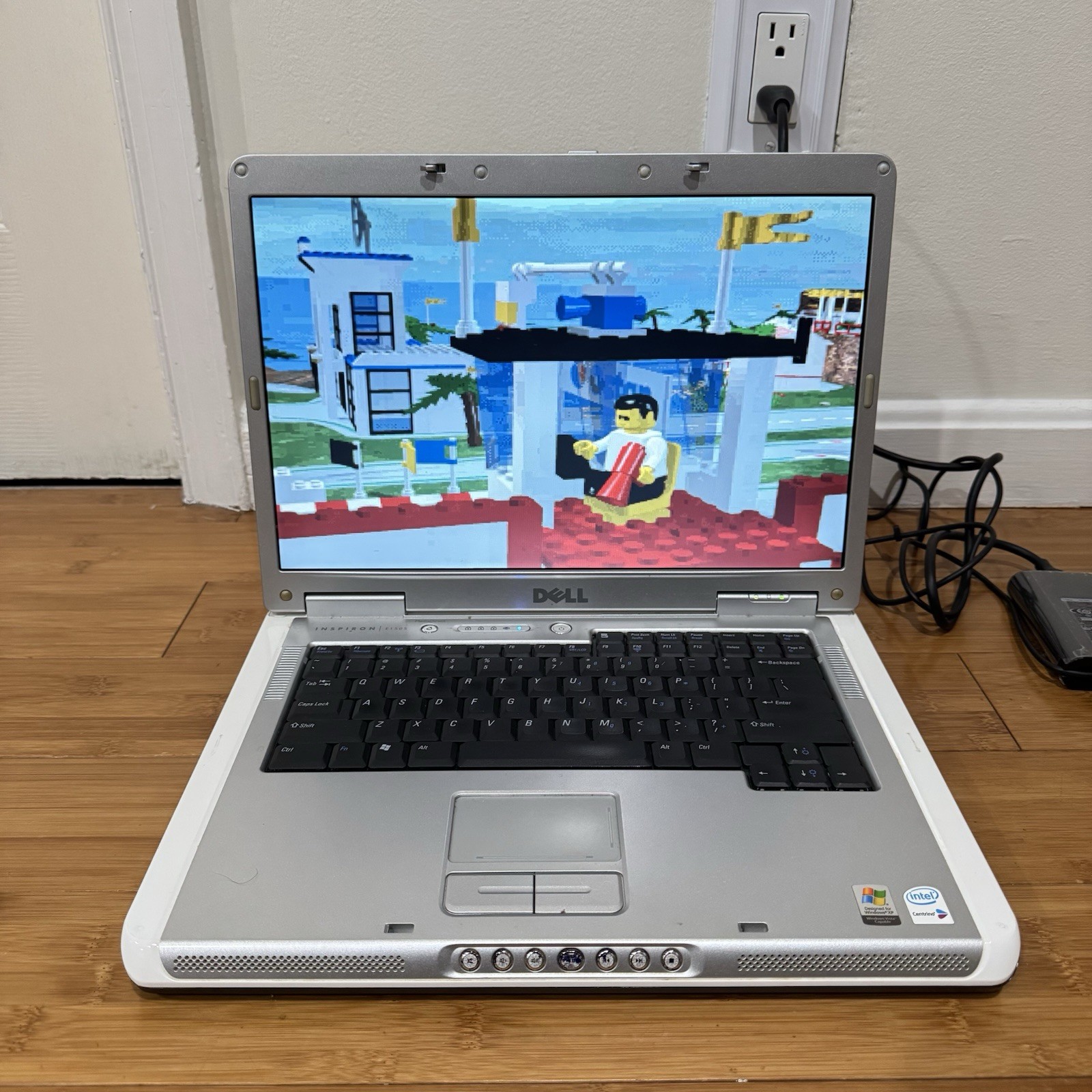 Retro Gaming Laptop Dell Inspiron E1505 Intel 1.60 GHz 2 GB RAM (Windows XP)