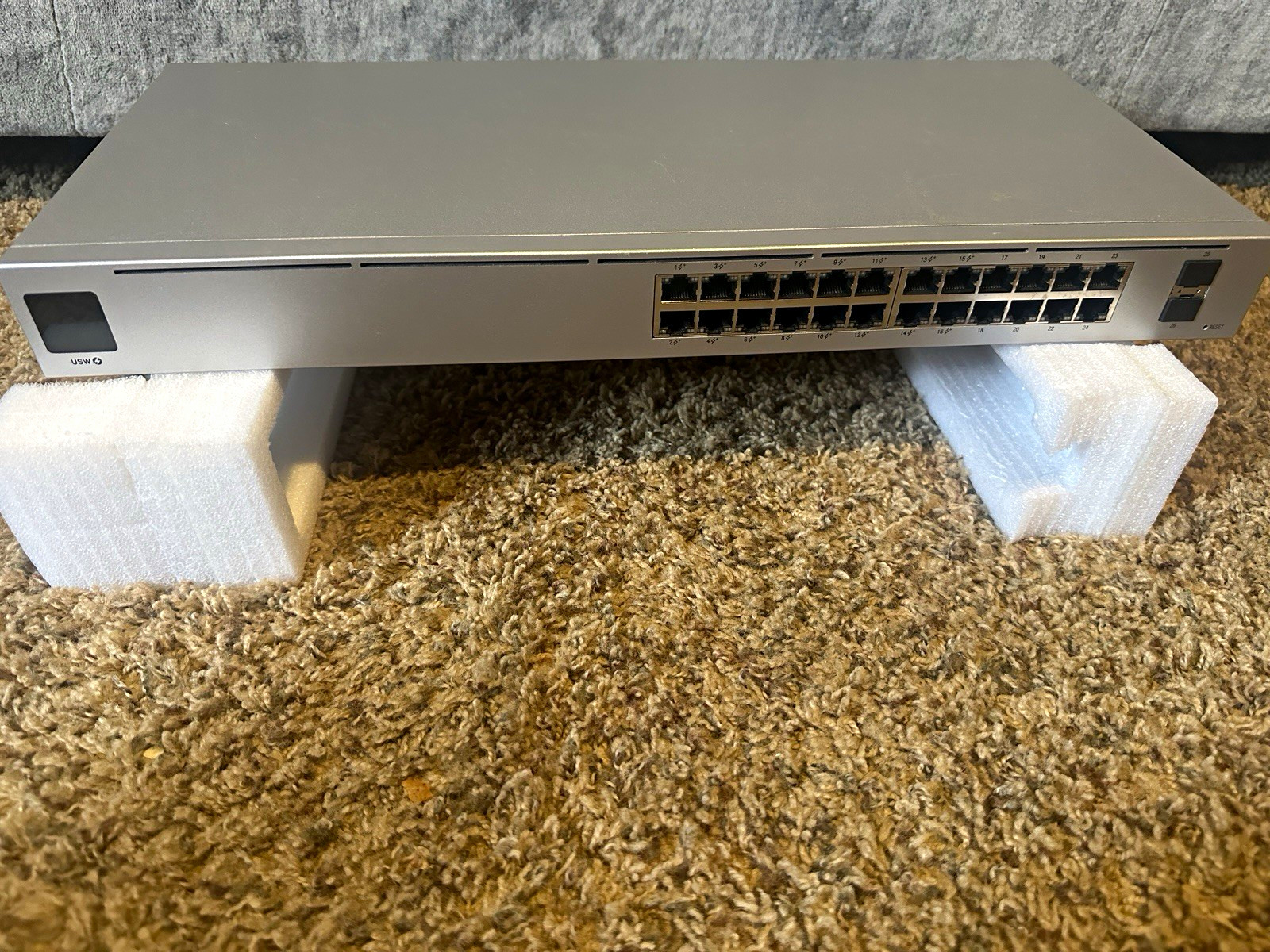 Ubiquiti UniFi USW-24-PoE 24-Port Gigabit PoE Fully Managed Rack Switch