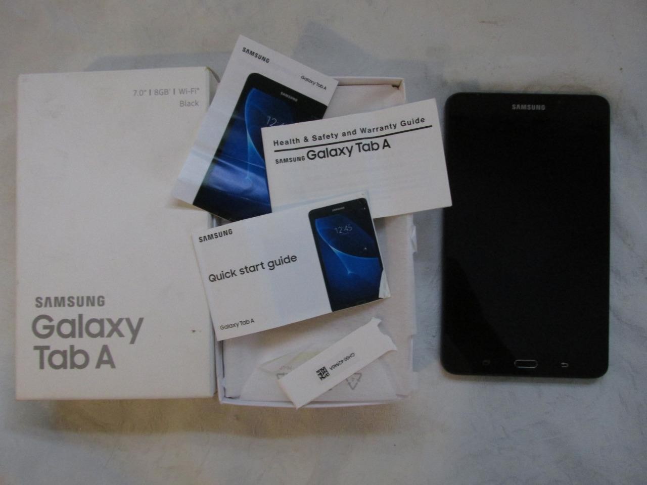 Samsung Galaxy Tab A - 8GB w/32GB SD Card - Near Mint In Box Complete - Works