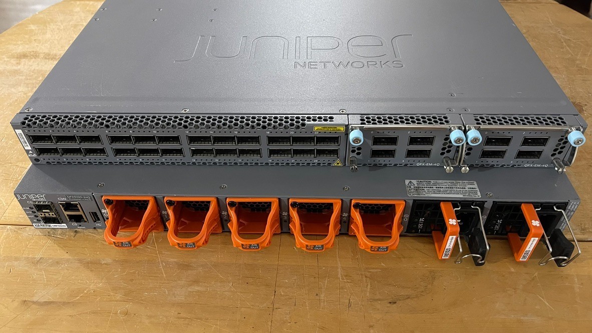 Juniper QFX5100-24Q-2P 40GbE 24-Port Switch 2x QFX-EM-4Q Dual 650W PSU AFO