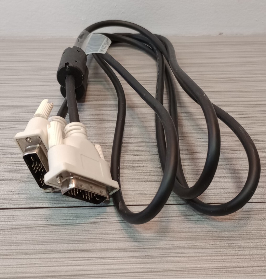 DVI - D Link Cable Male to Male DVI-D 25 pin 6 foot