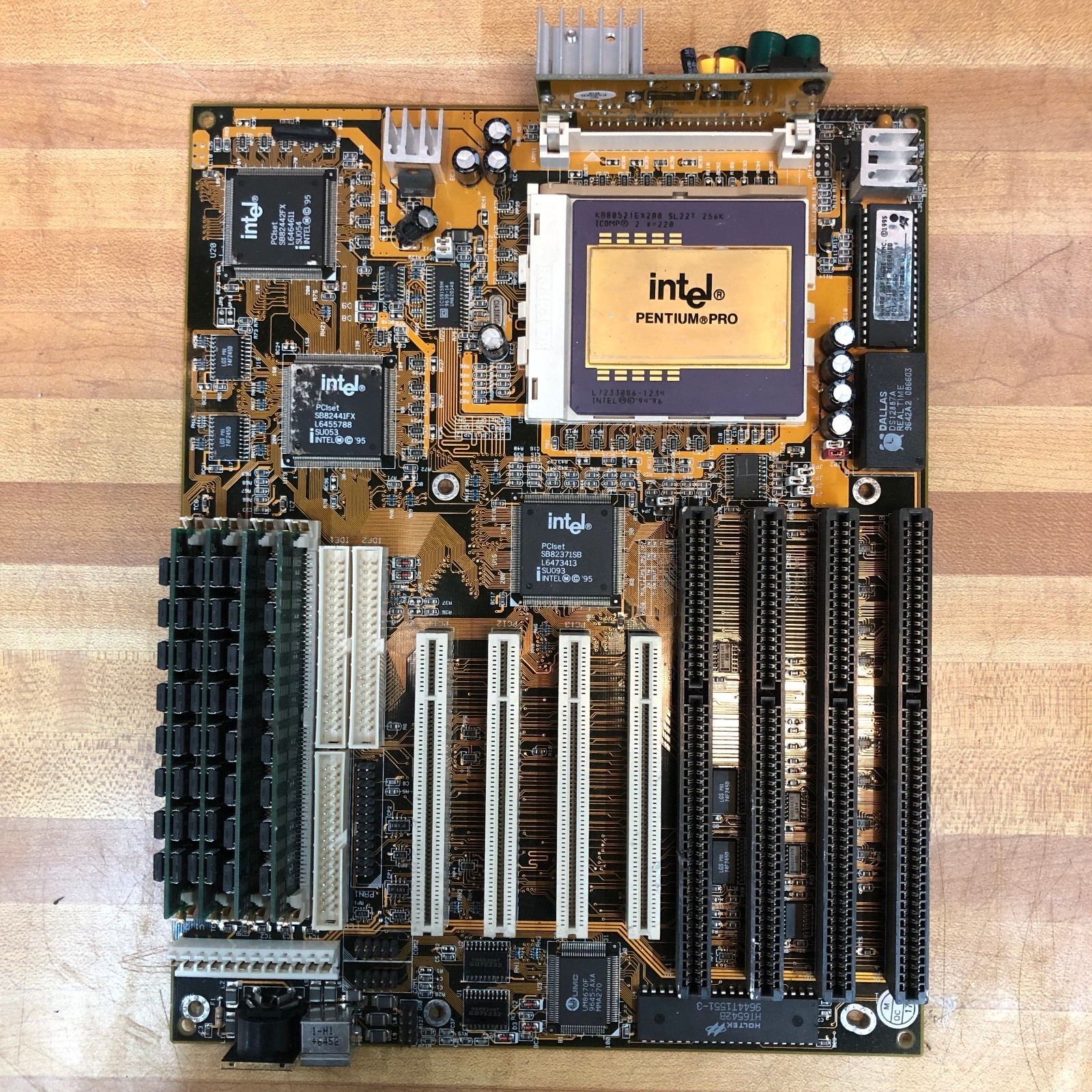 PCChips M701 Socket 8 AT Motherboard Pentium Pro 200 MHz EDO DRAM PCI ISA Slots