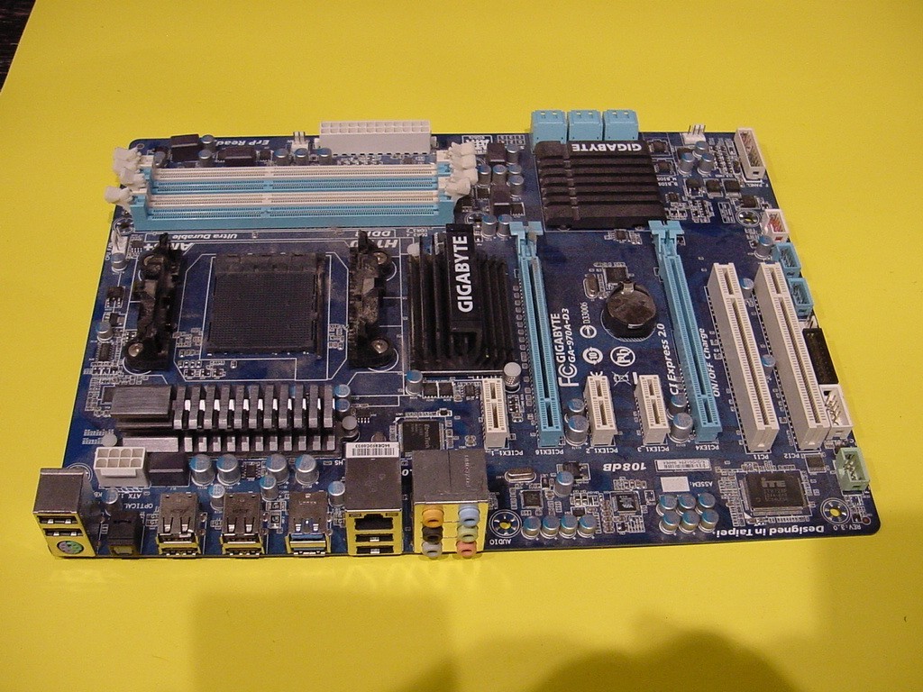 GIGABYTE GA-970A-D3 MOTHERBOARD - NO I/O SHIELD INCLUDED