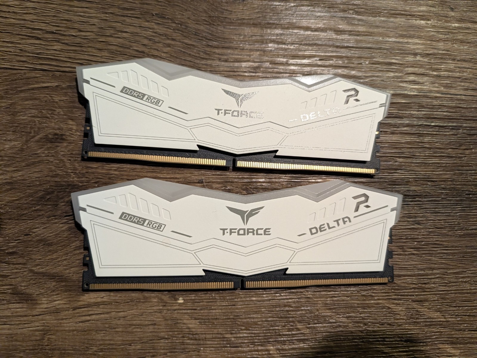 TeamGroup T-Force Delta RGB White 32GB (2x16GB) DDR5 6400MHz CL40 Desktop RAM