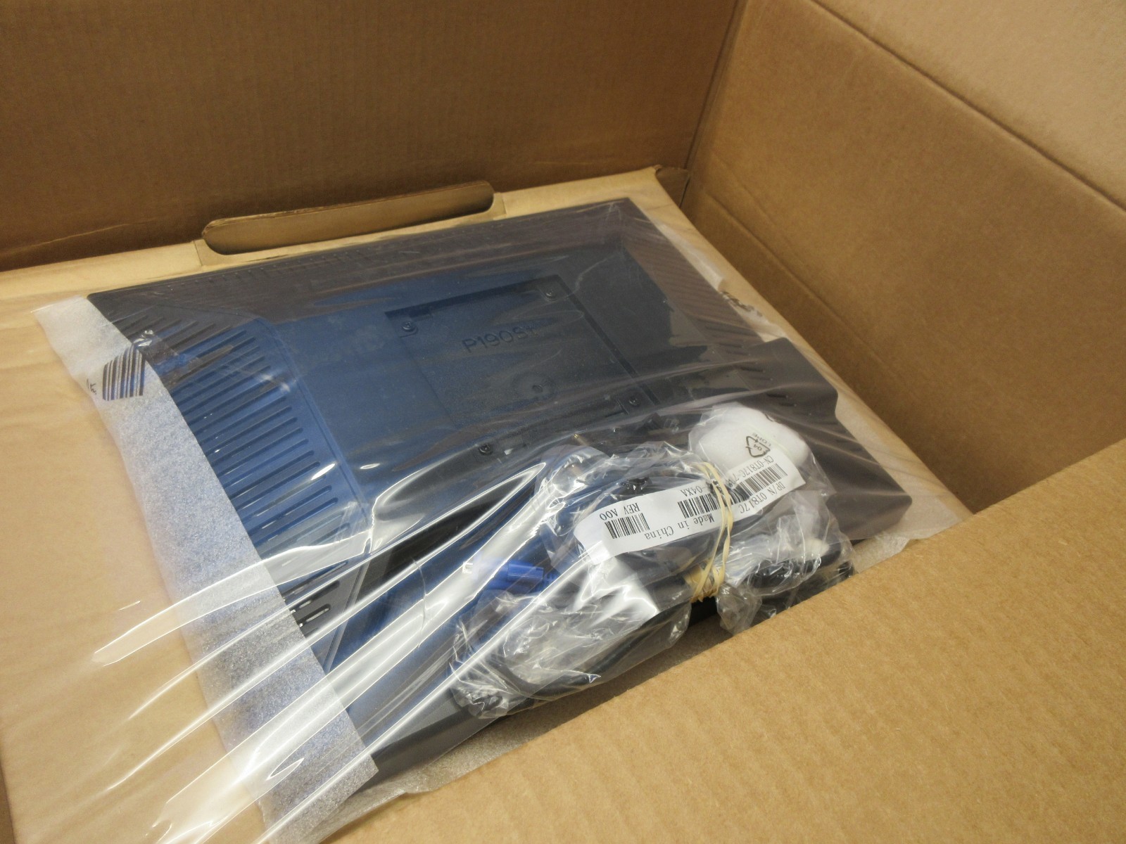 Dell P190St 19" LCD Monitor Black USB Hub, P2210t Stand, VGA and power cable