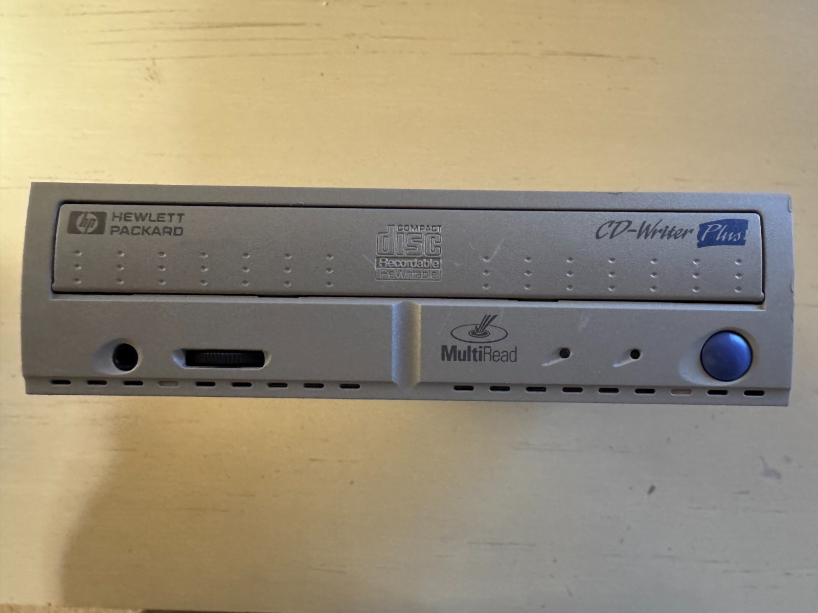 HP CD-Writer Plus 8250i is a vintage internal IDE CD-RW drive