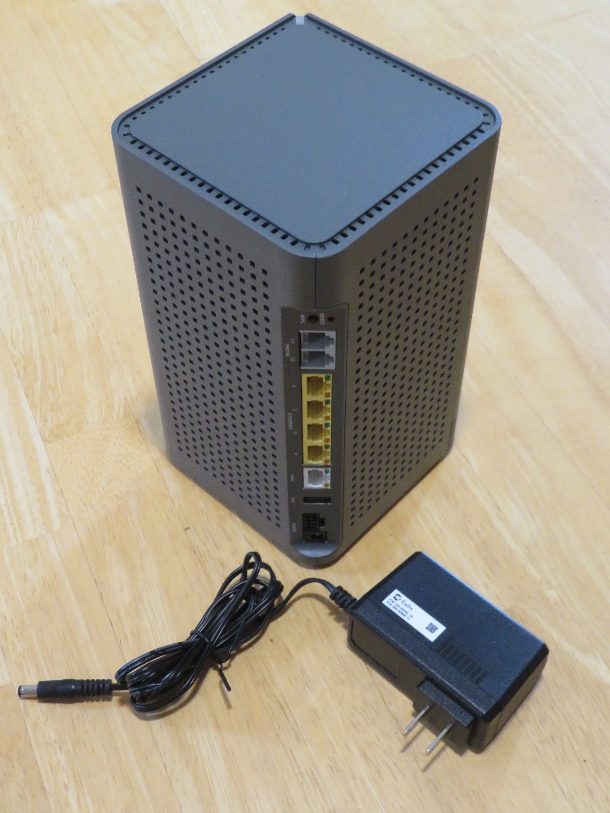 Calix GigaSpire BLAST u6.1 GS4220E - Gigabit WiFi 6 Wireless Router. "Mesh-able"