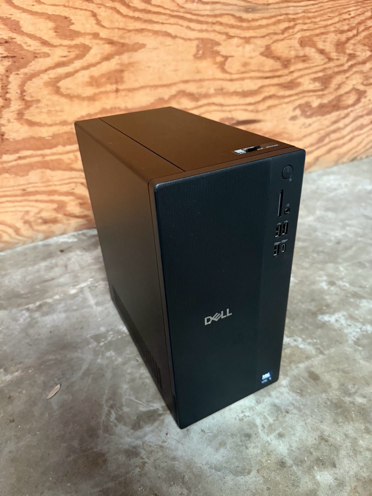 Dell ECT1250 Tower Intel Core Ultra 5 500GB SSD 16GB RAM Windows 11 Pro