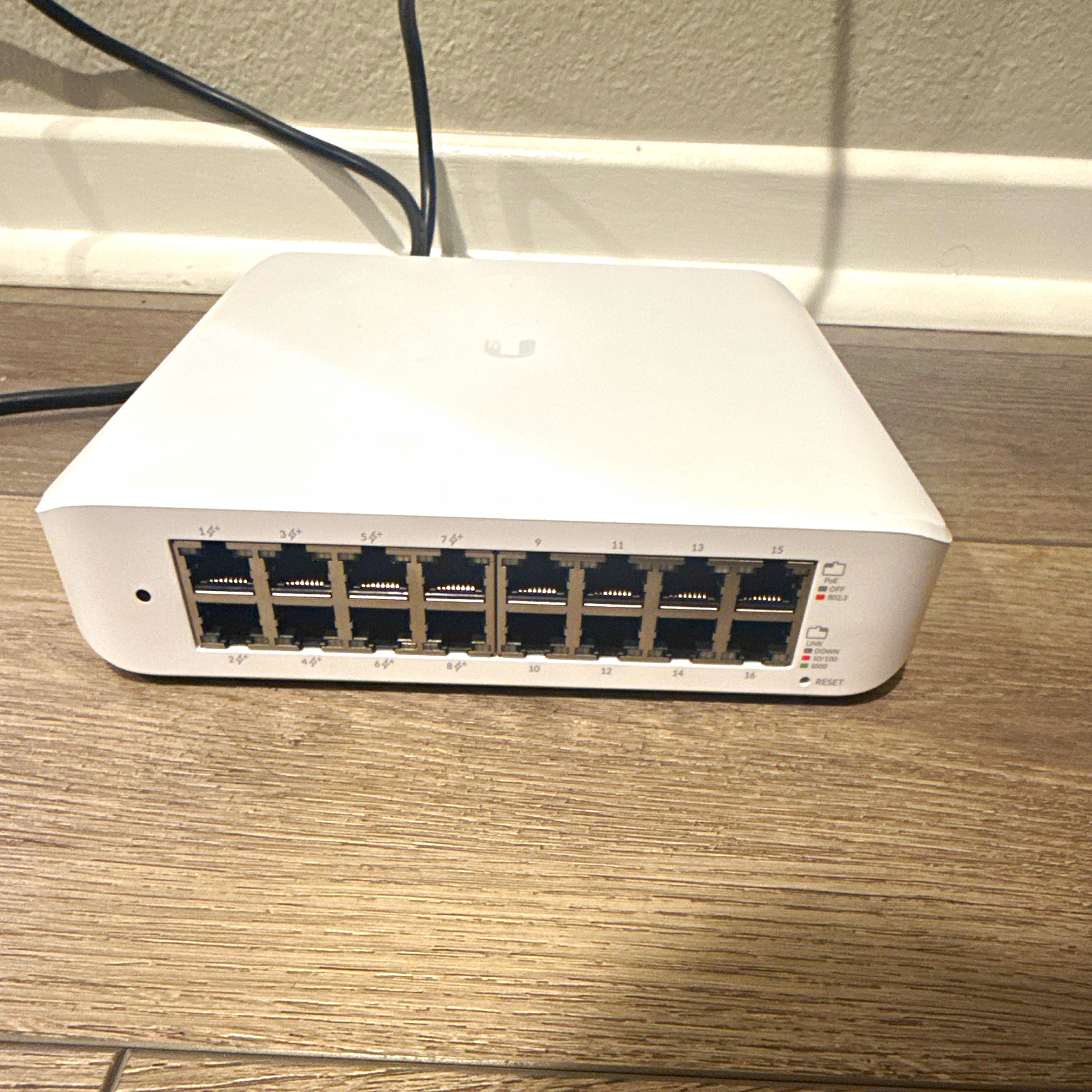 Ubiquiti UniFi USW-LITE-16-POE 16-Port Gigabit Fully Managed RJ-45 Switch