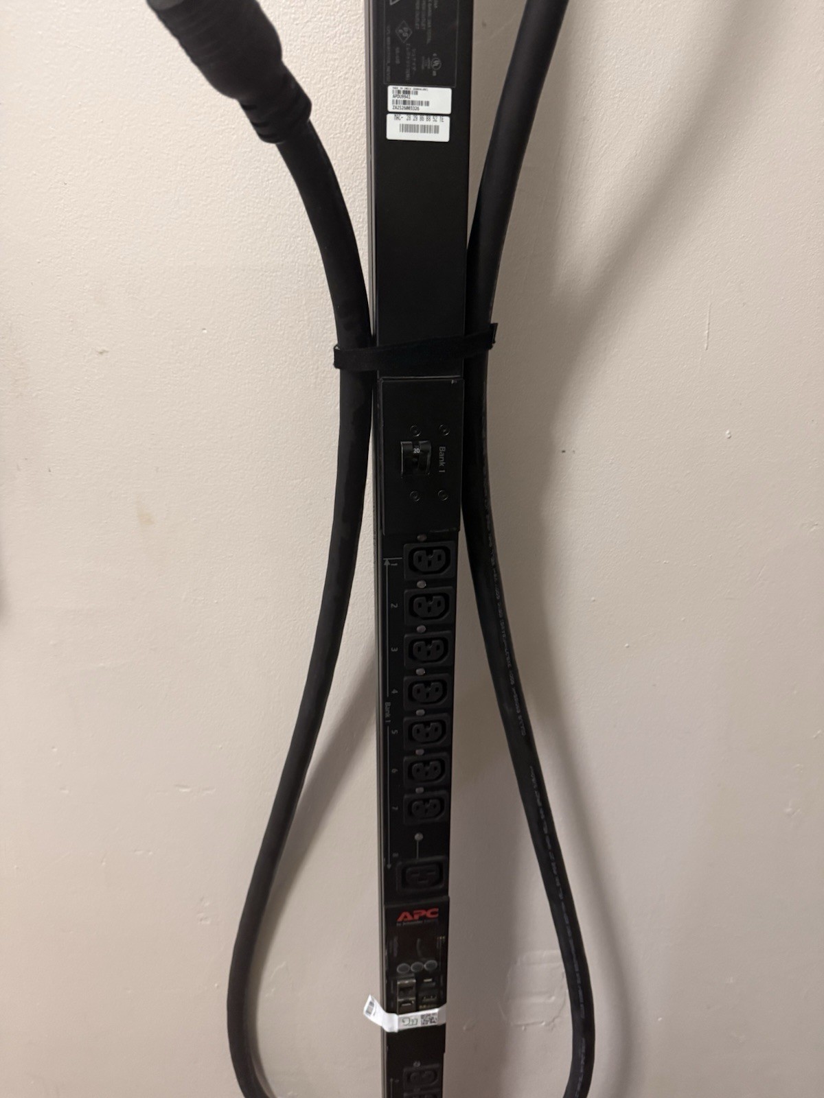 (12) APC NetShelter AP9941