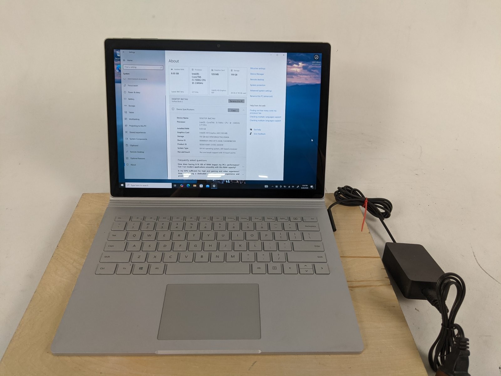 Microsoft Surface Book 2 13.5" i5-7300U 8GB RAM 119GB SSD Windows 10 Pro