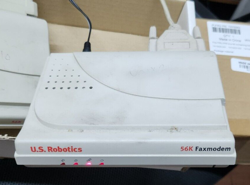 3COM USRobotics 71-995630-00 USR 5630 External 56K FAX/Modem with Serial Cable