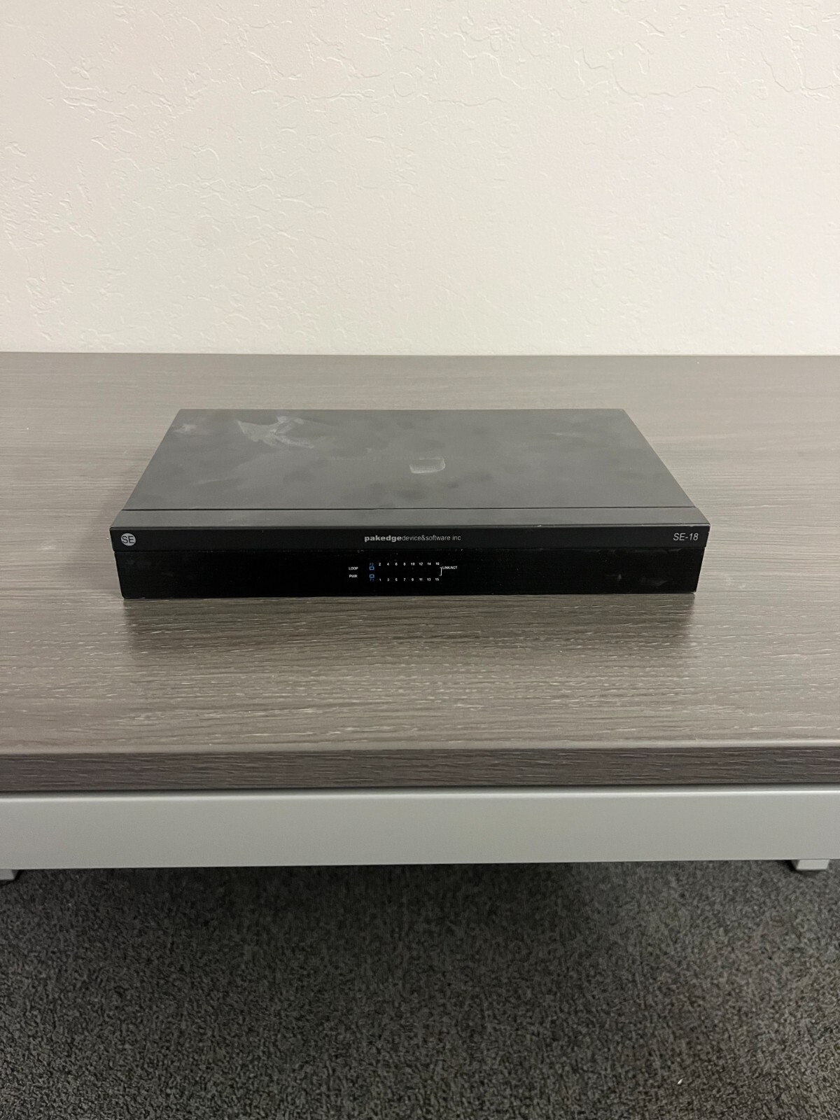 Pakedge Device & Software Inc SE-18 16 Port Unmanaged Switch - USED