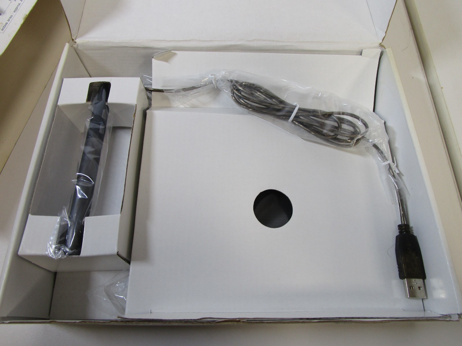 Wacom 20x20.5cm Volito 2- USB Graphics Pen Tablet Model CTF-420/010 NEW open box