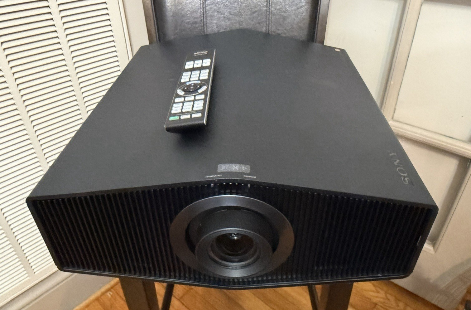 Sony VPL-XW6000ES 4K UHD 2500 Lumens HDR10  SXRD Laser Projector ONLY 291 Hours